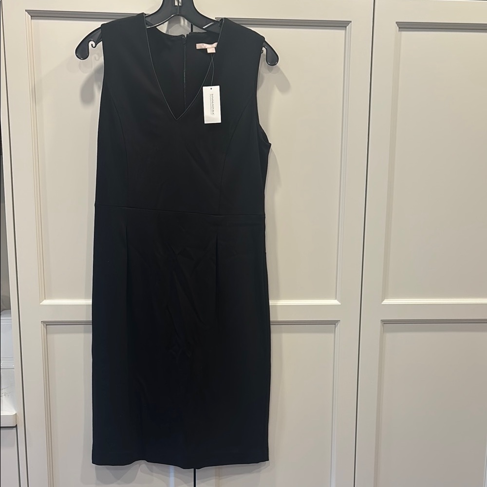 NWT Banana Republic black sleeveless dress. Back zipper
